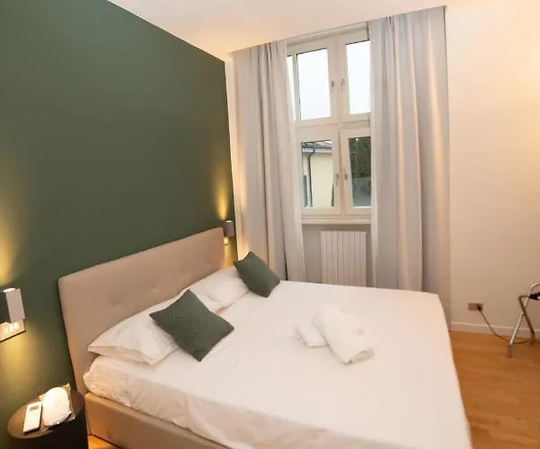 Little Marina - East Side - Front